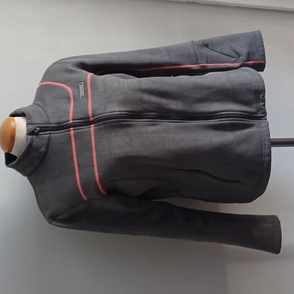 Under Armour Size XL - Picture 2 of 10